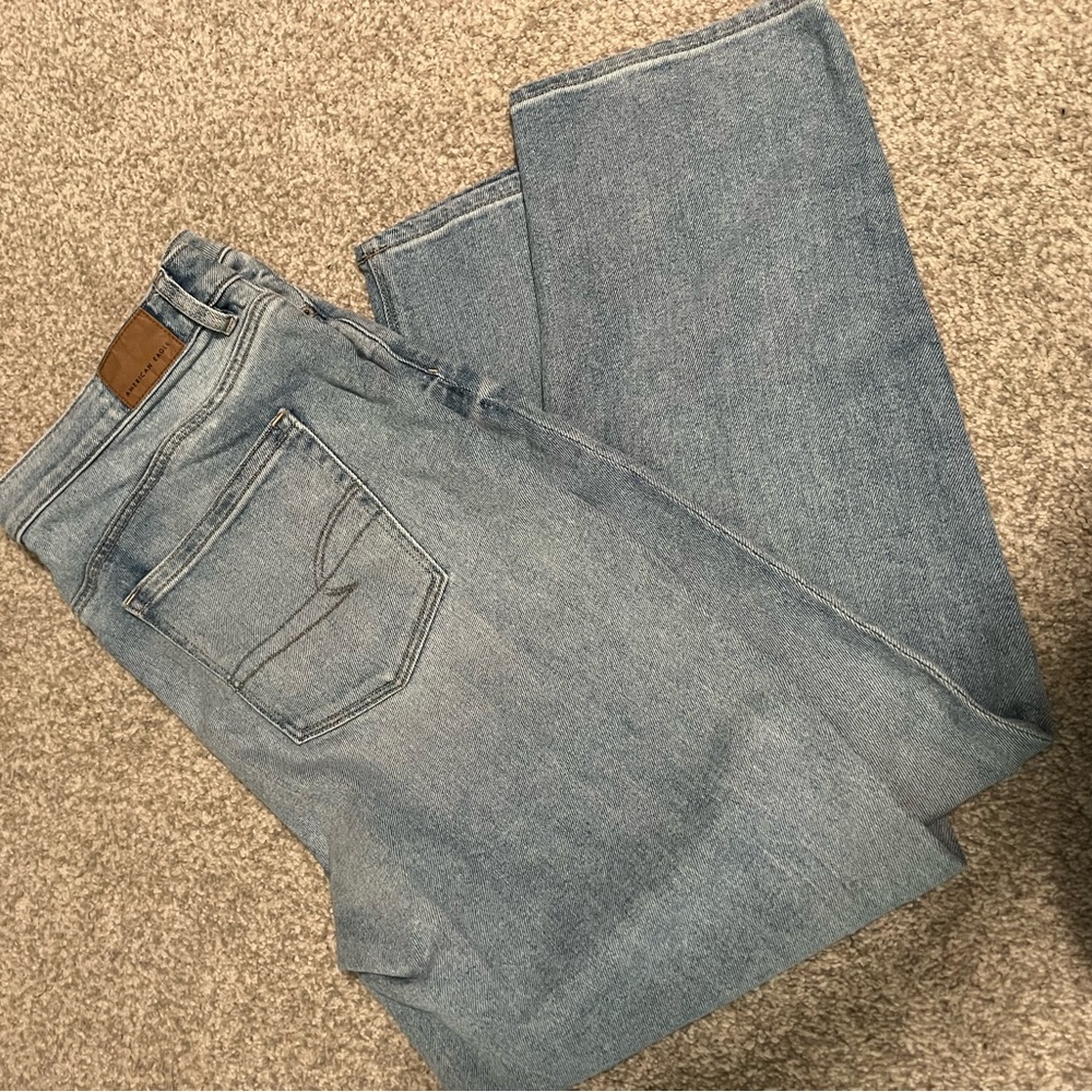 NWOT American Eagle Mom Jeans